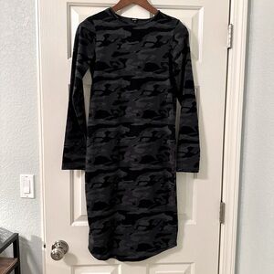 Monrow black and gray camo cotton long sleeve dress size medium